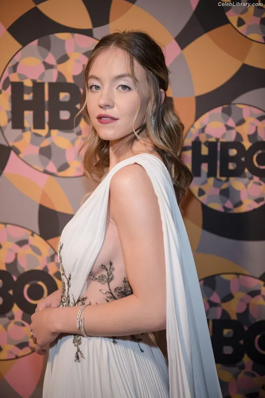 Sydney Sweeney photo 19 of 12007