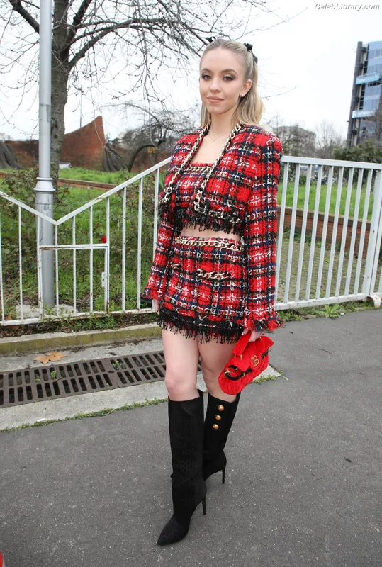 Sydney Sweeney photo 17 of 12007