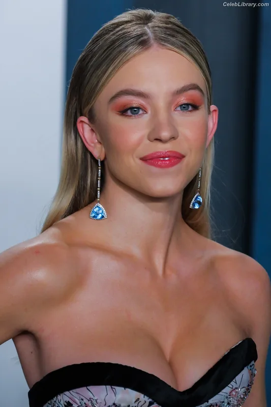 Sydney Sweeney photo 1 of 12007