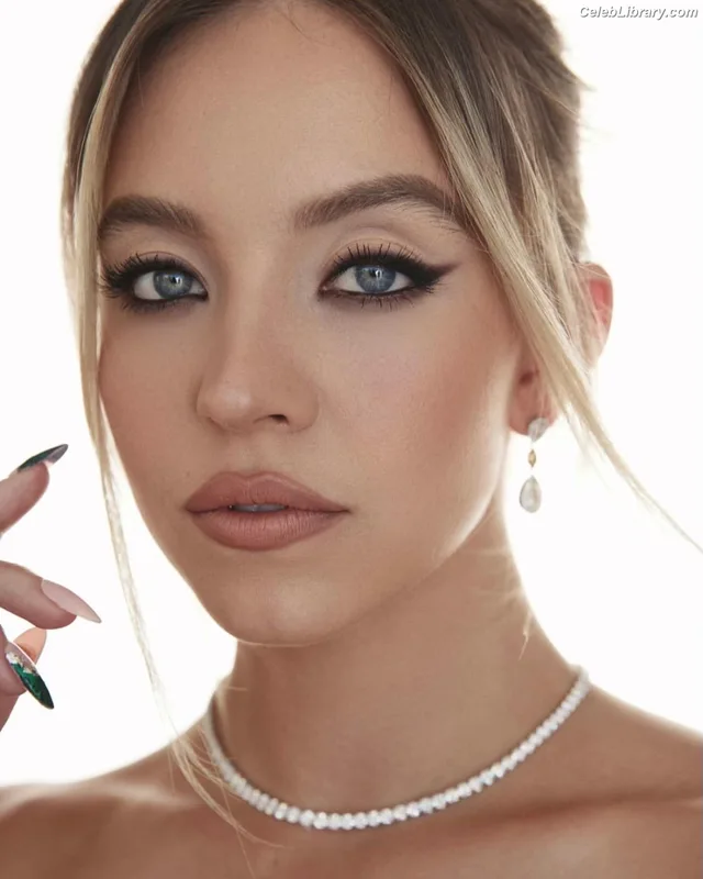 Sydney Sweeney photo 6 of 12007