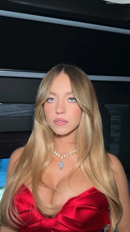 Sydney Sweeney photo 13 of 12007