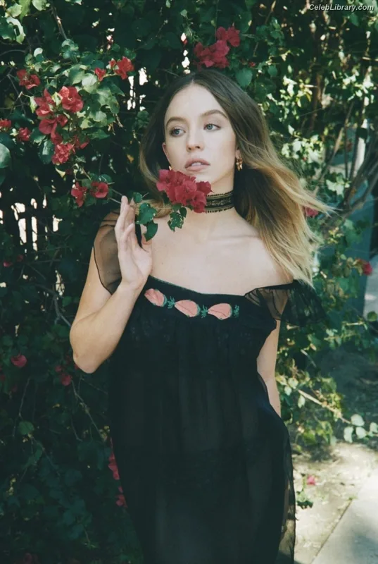 Sydney Sweeney photo 7 of 12007