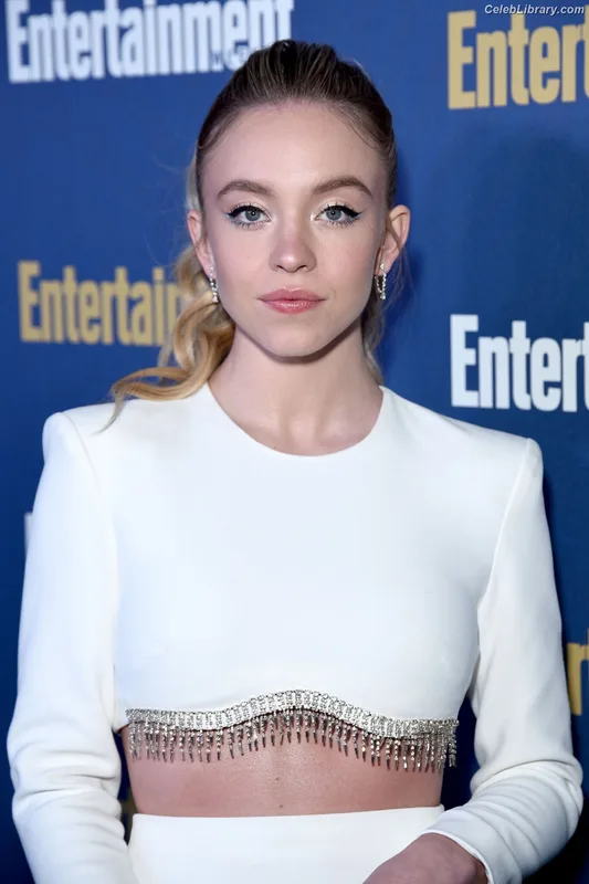 Sydney Sweeney photo 11 of 12007