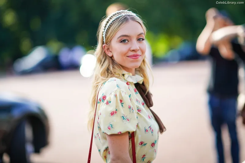 Sydney Sweeney photo 24 of 12007