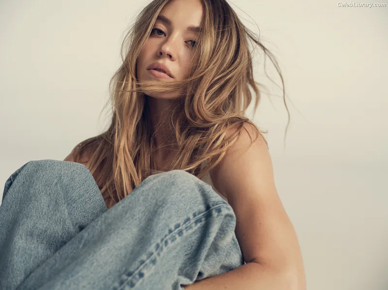 Sydney Sweeney photo 7 of 12007