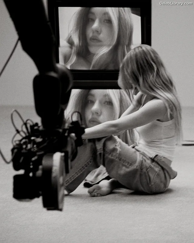 Sydney Sweeney photo 10 of 12007