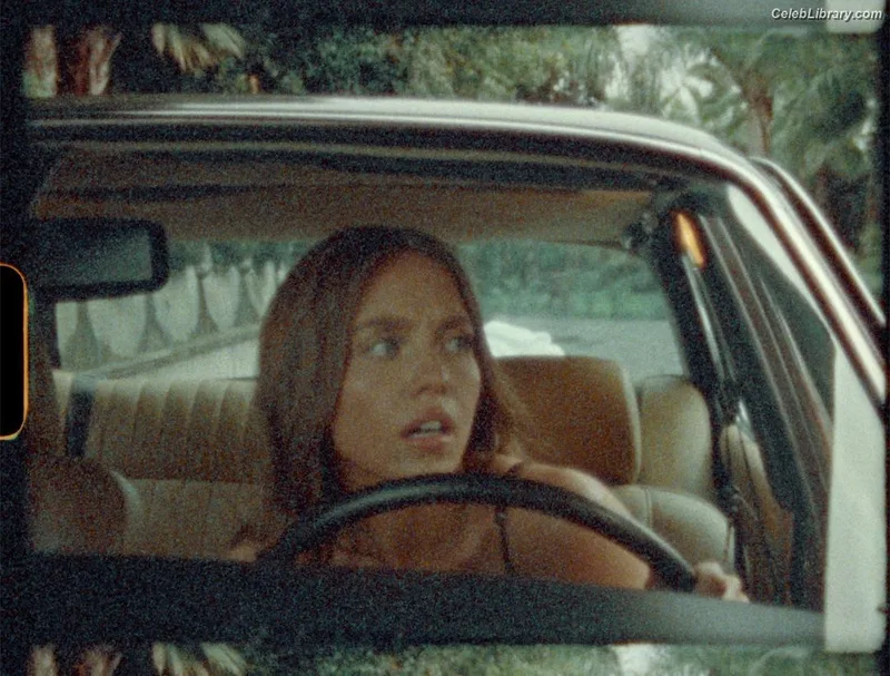Sydney Sweeney photo 19 of 12007