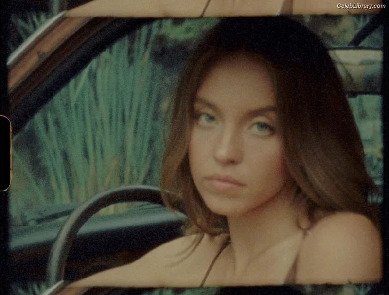Sydney Sweeney photo 1 of 12007