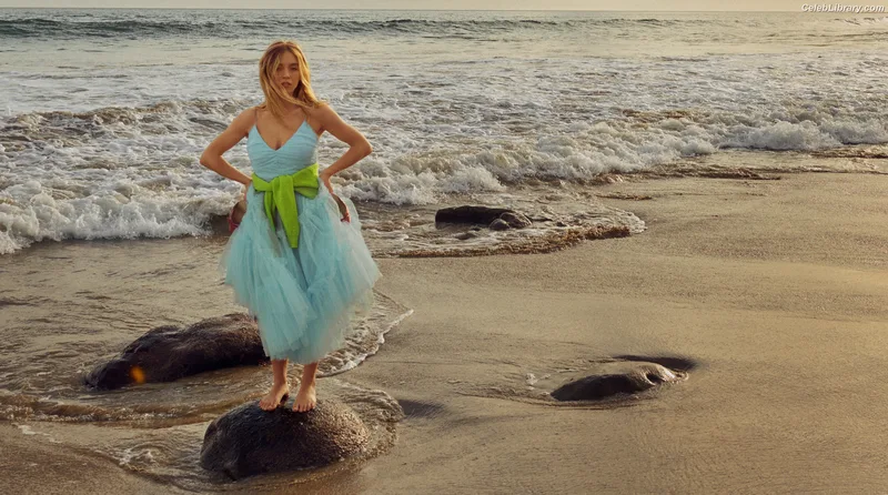 Sydney Sweeney photo 12 of 12007