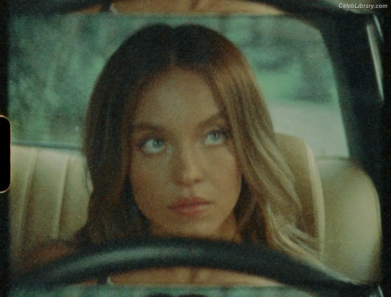 Sydney Sweeney photo 13 of 12007