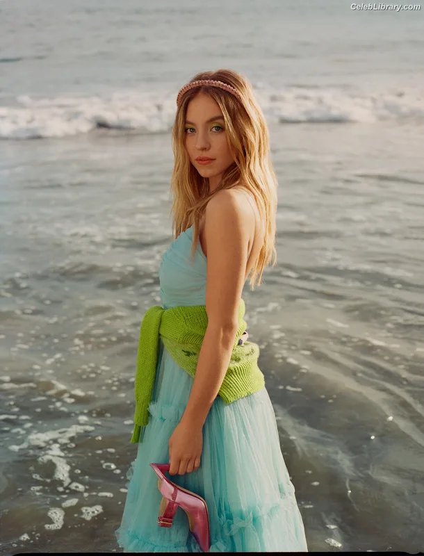 Sydney Sweeney photo 19 of 12007