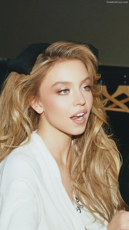 Sydney Sweeney photo 9 of 12007