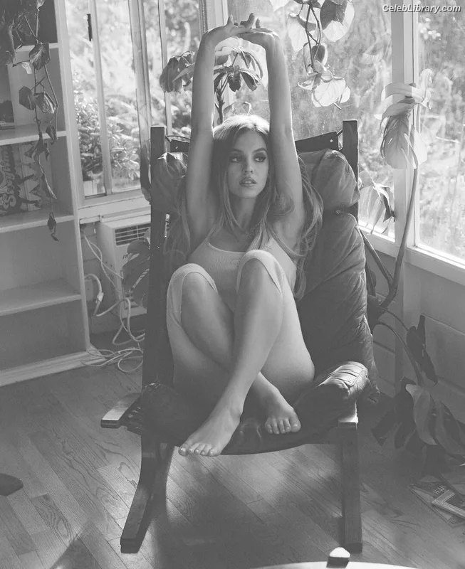 Sydney Sweeney photo 17 of 12007
