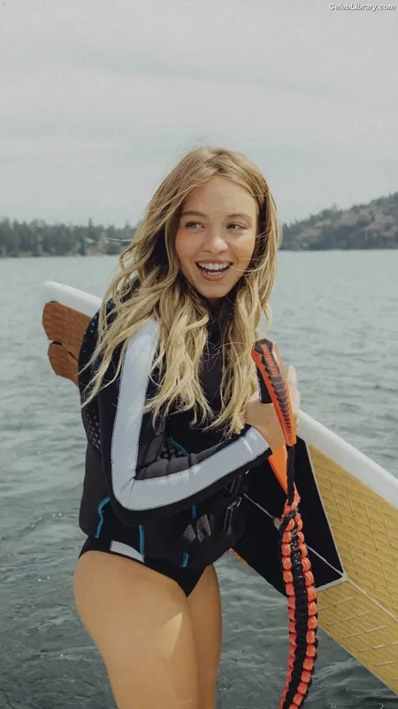 Sydney Sweeney photo 18 of 12007
