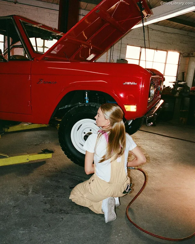 Sydney Sweeney photo 11 of 12007