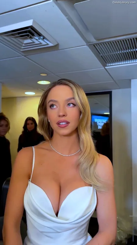 Sydney Sweeney photo 21 of 12007