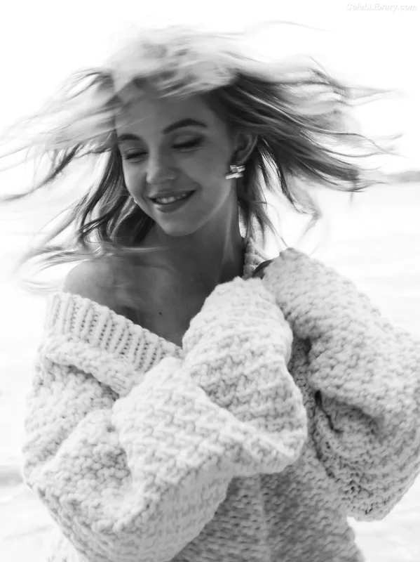 Sydney Sweeney photo 22 of 12007