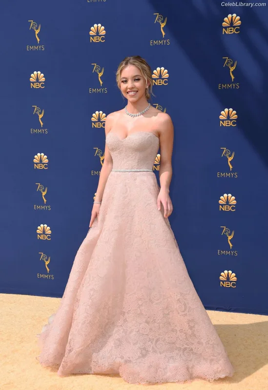 Sydney Sweeney photo 7 of 12007