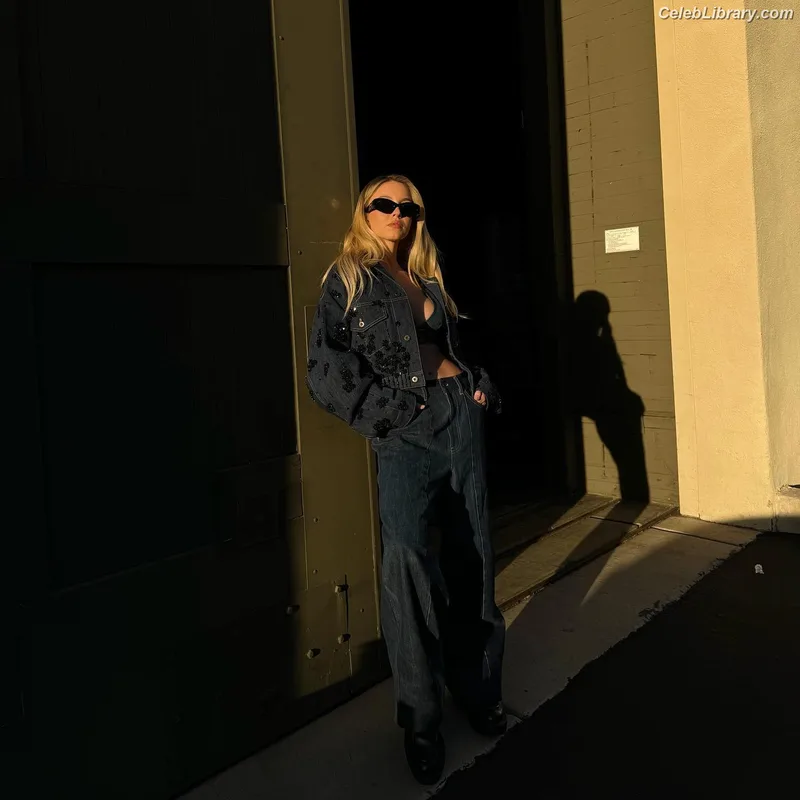 Sydney Sweeney photo 11 of 12007