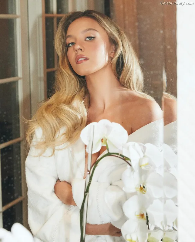 Sydney Sweeney photo 4 of 12007