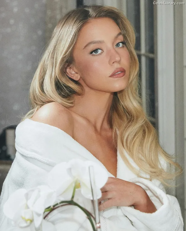 Sydney Sweeney photo 5 of 12007
