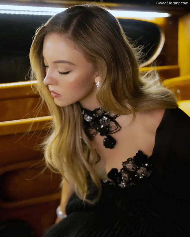 Sydney Sweeney photo 6 of 12007