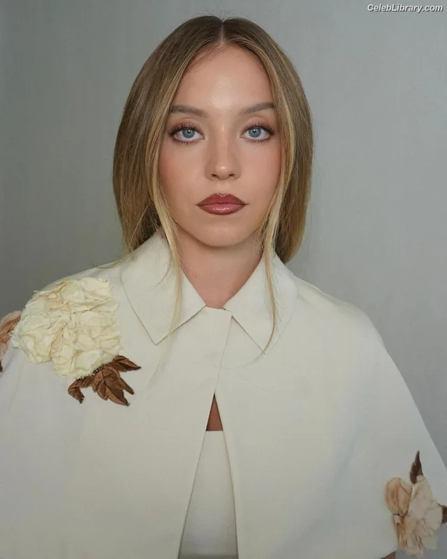 Sydney Sweeney photo 8 of 12007