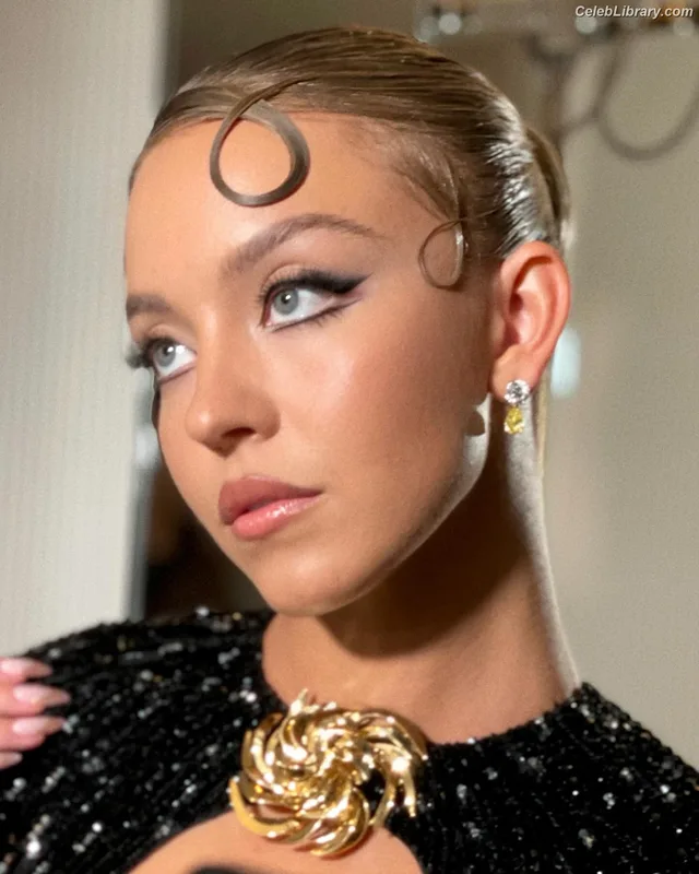 Sydney Sweeney photo 13 of 12007