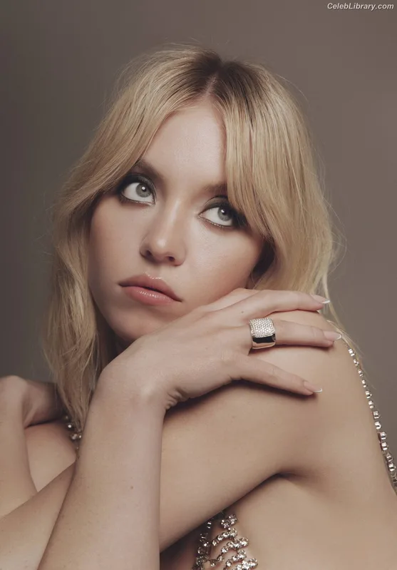 Sydney Sweeney photo 16 of 12007