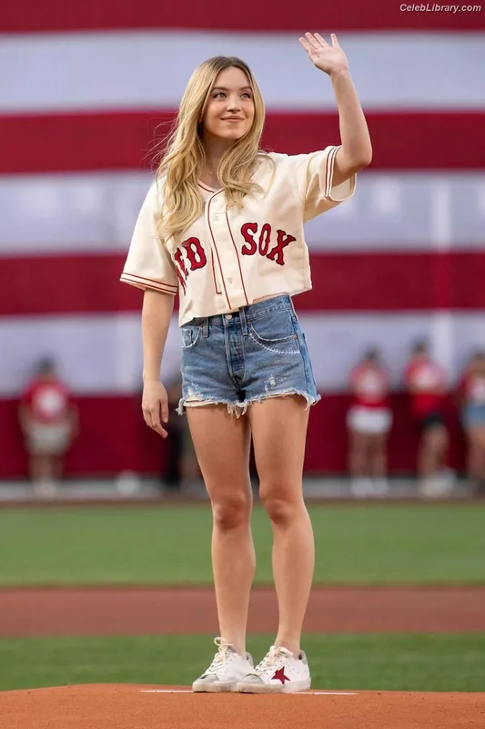 Sydney Sweeney photo 14 of 12007