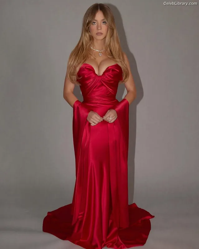 Sydney Sweeney photo 17 of 12007