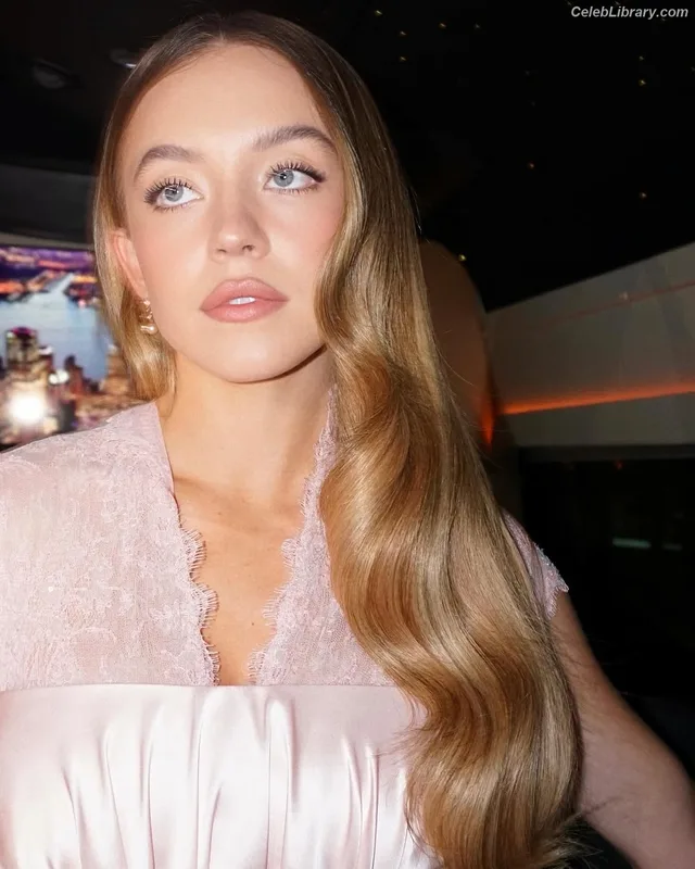 Sydney Sweeney photo 22 of 12007
