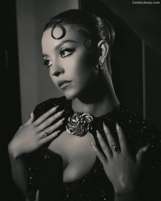 Sydney Sweeney photo 10 of 12007
