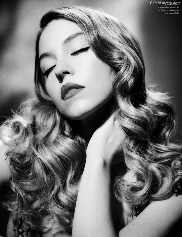 Sydney Sweeney photo 17 of 12007