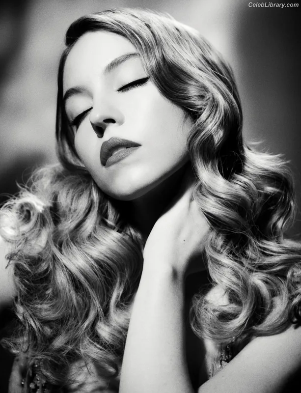 Sydney Sweeney photo 22 of 12007