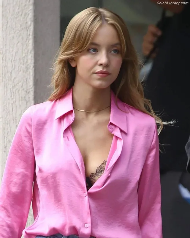 Sydney Sweeney photo 15 of 12007