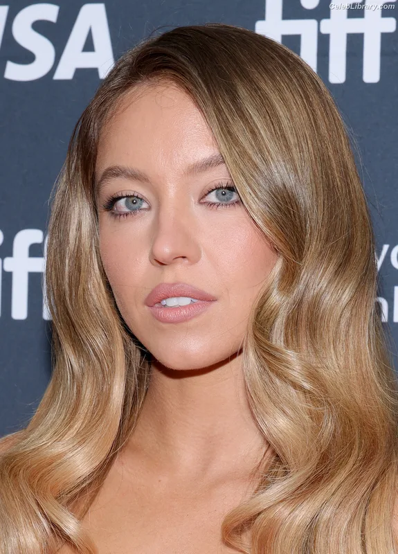 Sydney Sweeney photo 24 of 12007