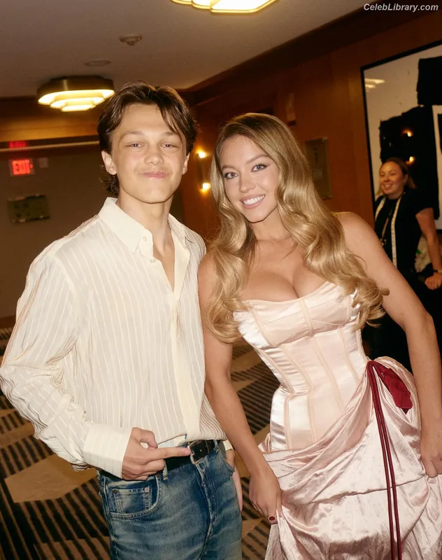 Sydney Sweeney photo 6 of 12007