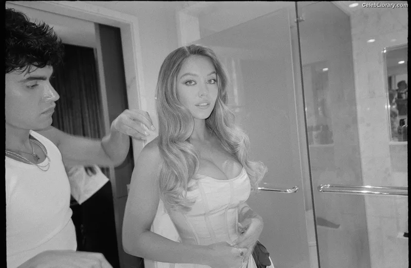 Sydney Sweeney photo 11 of 12007