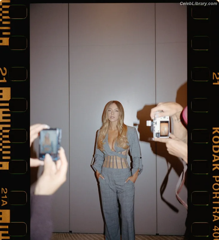 Sydney Sweeney photo 18 of 12007