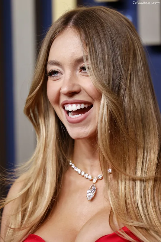 Sydney Sweeney photo 6 of 12007