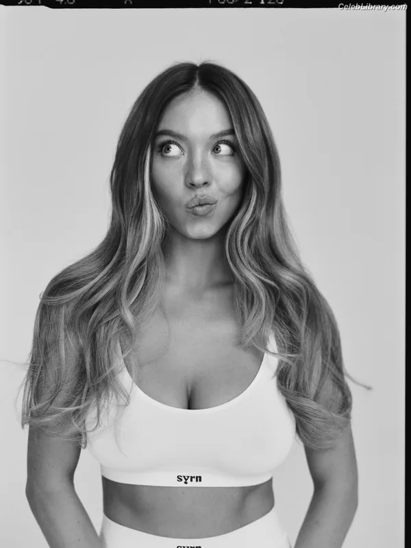 Sydney Sweeney photo 15 of 12007