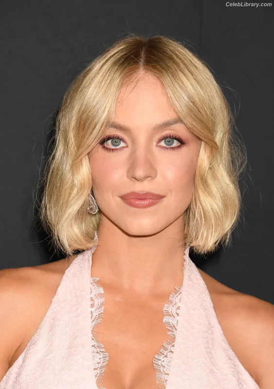 Sydney Sweeney photo 5 of 12007