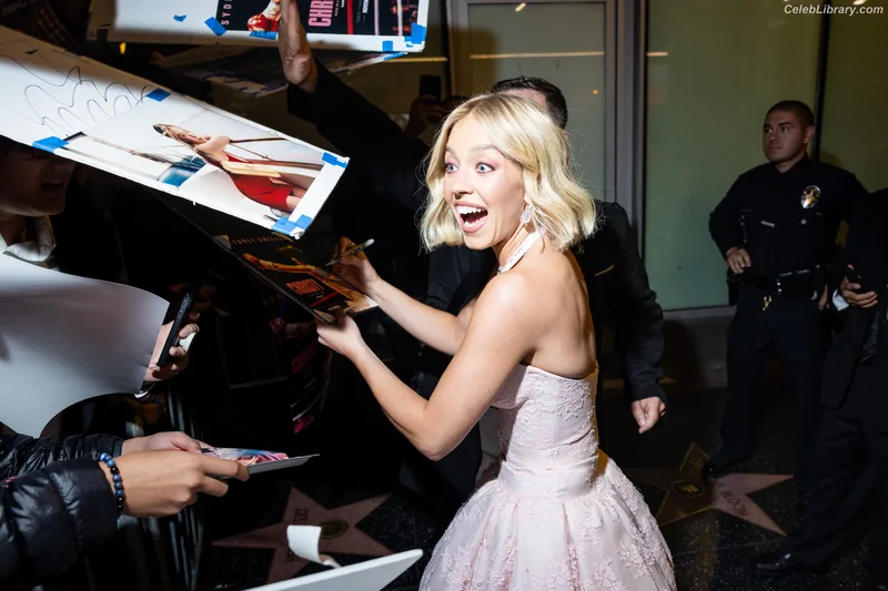 Sydney Sweeney photo 16 of 12007