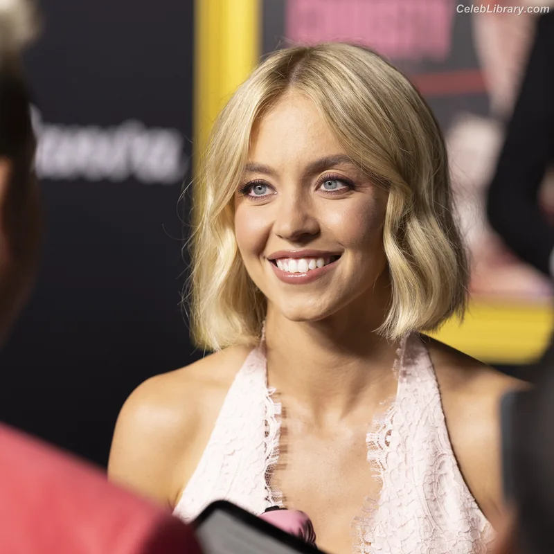 Sydney Sweeney photo 7 of 12007