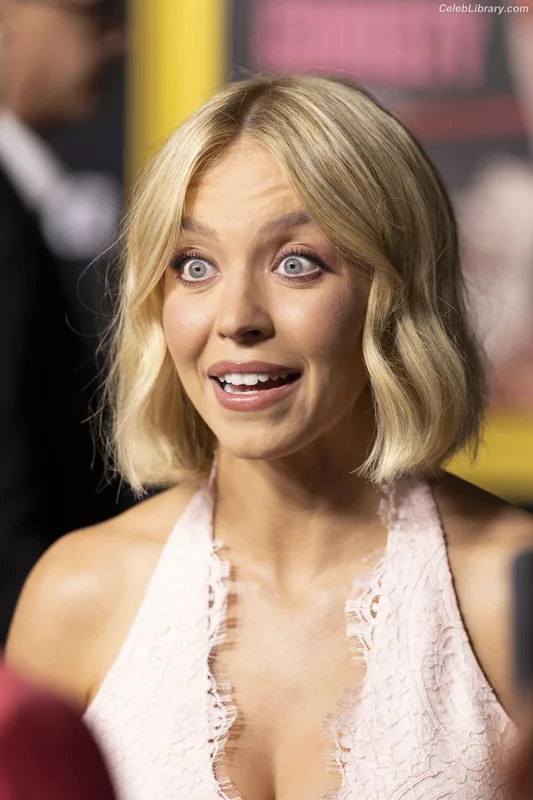 Sydney Sweeney photo 8 of 12007