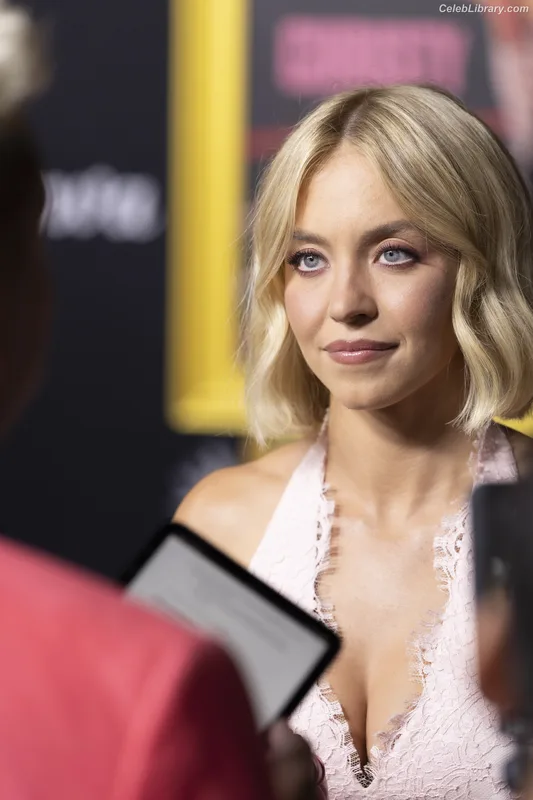 Sydney Sweeney photo 10 of 12007