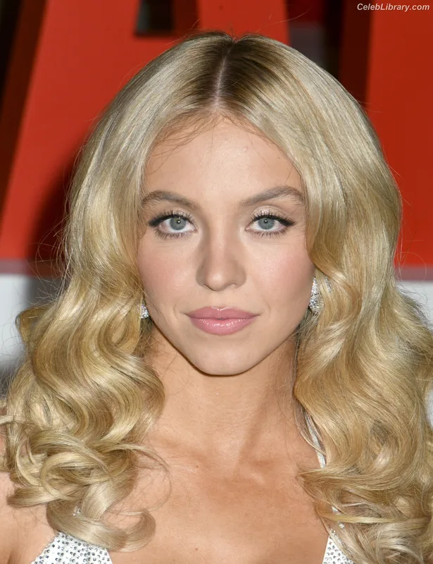Sydney Sweeney photo 9 of 12007