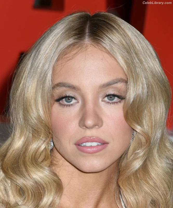 Sydney Sweeney photo 16 of 12007