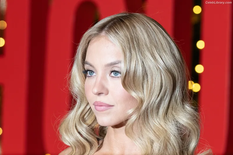Sydney Sweeney photo 11 of 12007